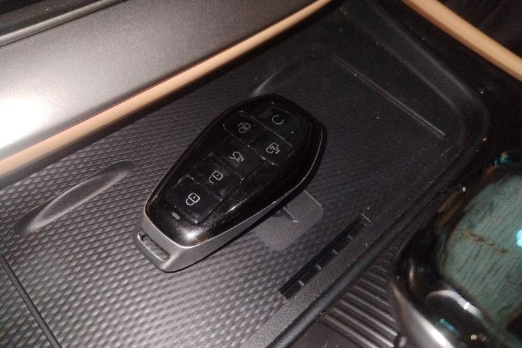 Used Denza D9 2025 DM-i Intelligent Drive 1020 Four-Wheel Drive Prestige Model