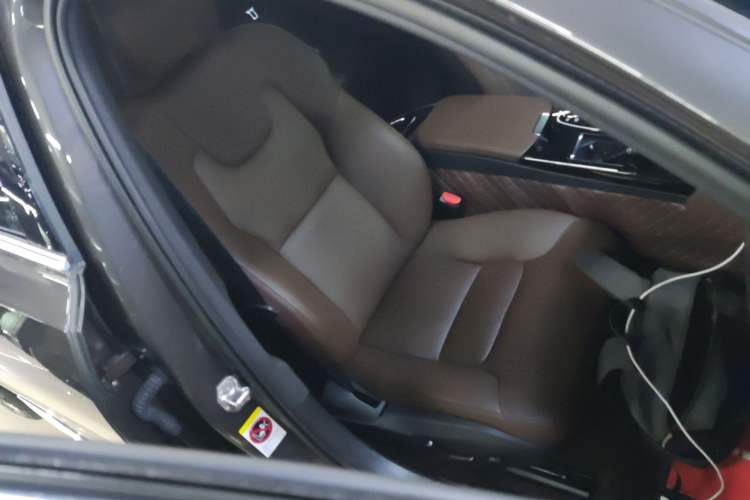 Used Volvo S90 New Energy 2021 T8 eDrive Hybrid Zhiyi Luxury Edition
