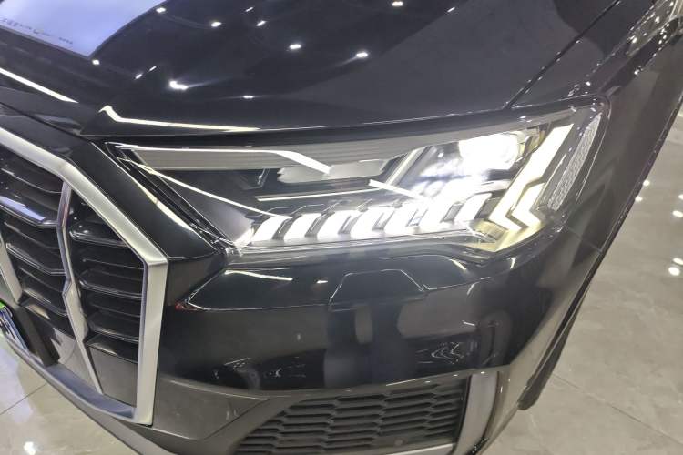 Used Audi Q7 2021 55 TFSI quattro S line Sport model
