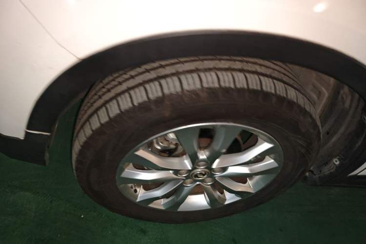 Used Dongfeng Aeolus AX7 2015 2.0L Manual Parade Edition
