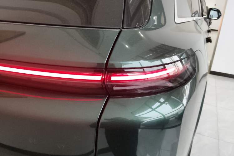 Used Li Auto L8 2023 Pro Model
