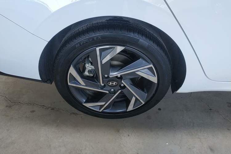 Used Hyundai Elantra 2023 1.5L CVT LUX Prestige Edition