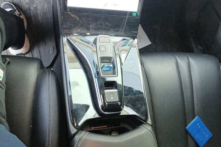 Used Dongfeng Aeolus Mage 2023 DH-i 1.5T Luxury Edition
