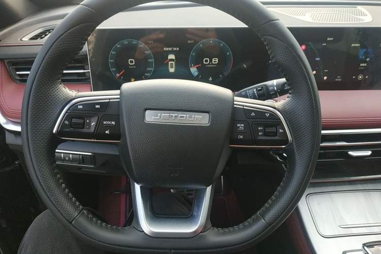 Used JETOUR X70 PLUS 2023 1.5T DCT Brave PLUS 5-Seater
