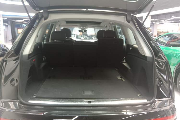 Used Audi Q7 2022 55 TFSI quattro S line Sport model
