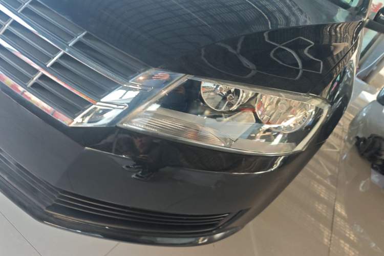 Used Volkswagen Lavida 2013 Revised Classic 1.6L Automatic Fashion Edition
