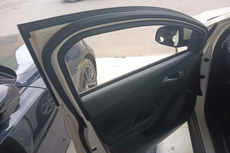 Used Ford Focus 2015 Hatchback 1.6L Automatic Comfort Model
