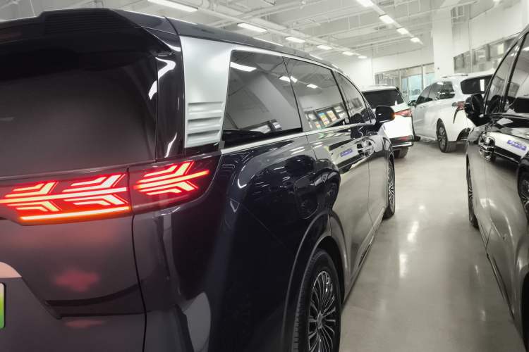 Used Denza D9 2022 DM-i 970 Four-Wheel Drive Flagship Model