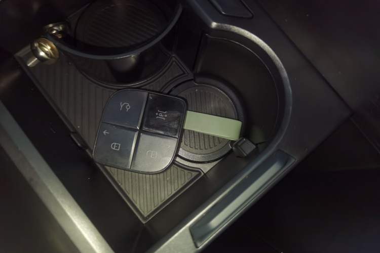 Used Lynk & Co 08 EM-P 2025 220 km All-Wheel-Drive Performance Halo