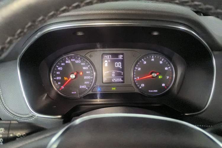 Used Roewe RX5 2016 20T Two-Wheel Drive Automatic Internet Smart Edition
