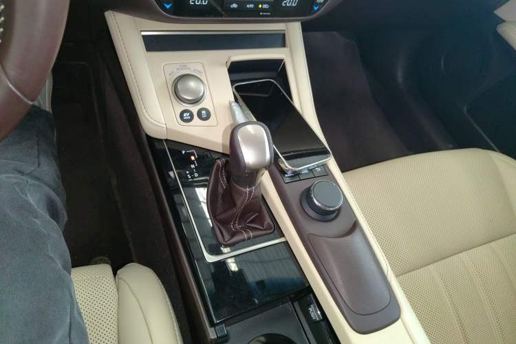 Used Lexus ES 2015 300h Comfort Edition