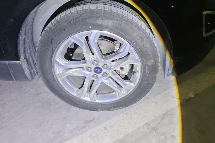 Used Ford Edge 2015 2.0T GTDi 4x4 High-Grade Model
