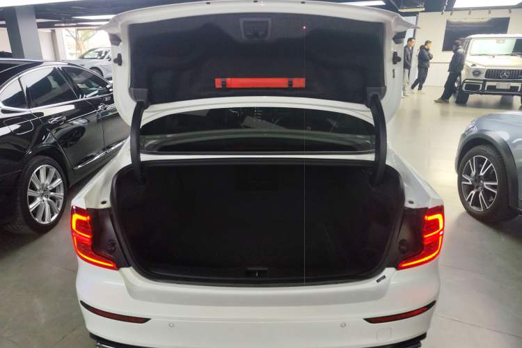 Used Volvo S60 2022 B4 Zhiyuan Sport Edition
