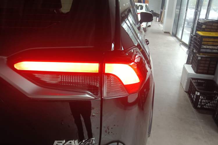 Used Toyota RAV4 2024 2.0L CVT Two-Wheel Drive Fashion Plus Edition
