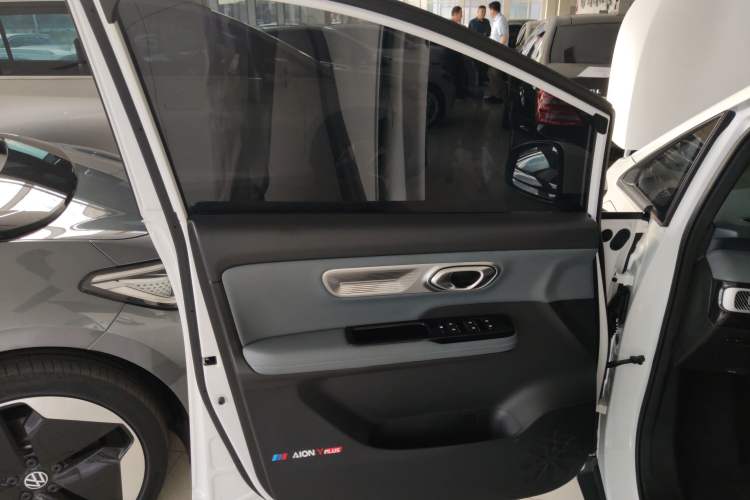 Used AION Y 2024 Younger