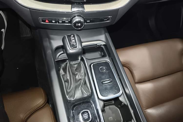 Used Volvo XC60 2019 T5 4x4 Zhiya Luxury Edition China V Standard
