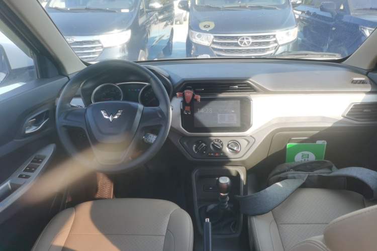 Used Wuling Hongguang 2019 1.5L S Comfort Edition China VI LAR
