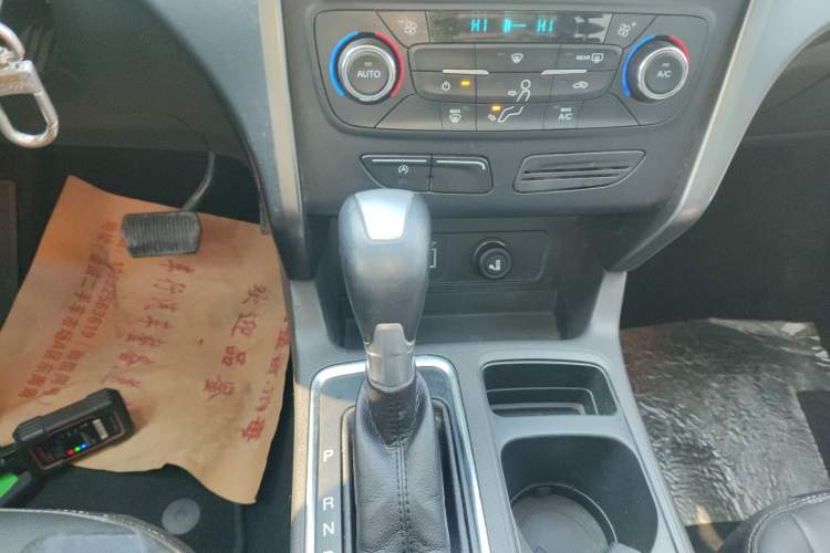 Used Ford Kuga 2017 EcoBoost 180 Two-Wheel-Drive Tiger Leap Model
