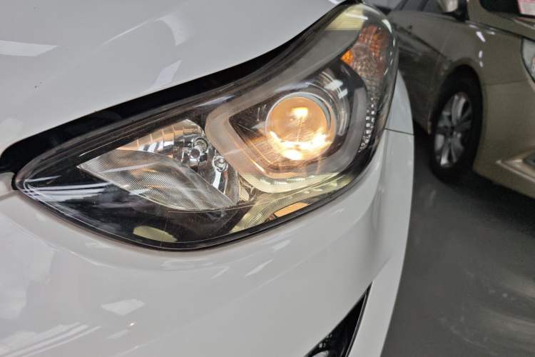 Used Hyundai Elantra 2016 1.6L Automatic Smart Version
