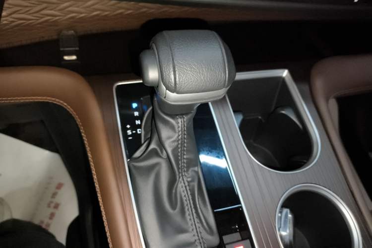 Used Toyota Granvia 2023 2.5L Hybrid Prestige PLUS Edition
