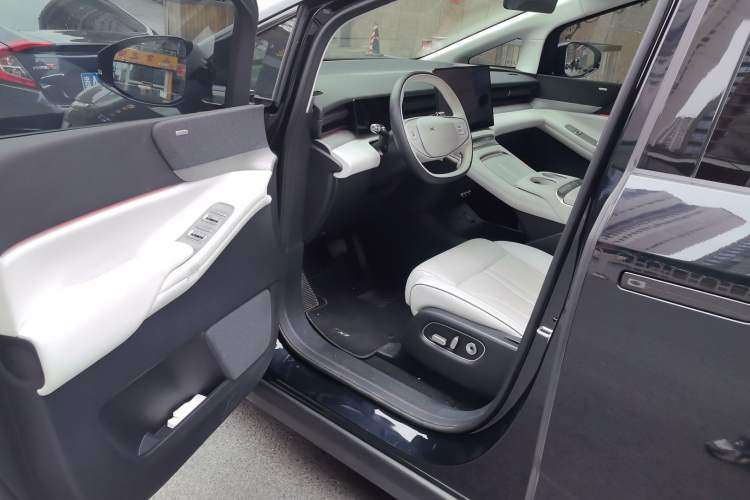 Used XPeng X9 2024 702 Ultra-Long Range Max