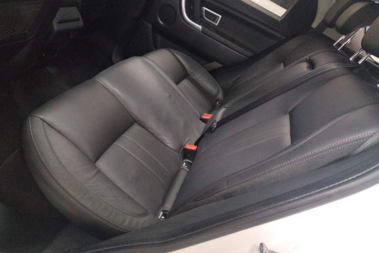 Used Land Rover Discovery Sport 2019 240 PS SE Version China VI Standard
