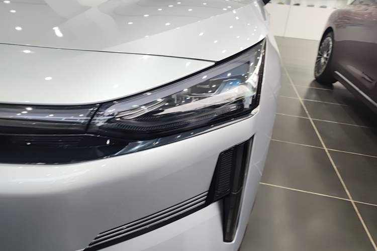 Used  L6 2025 EM-i 140km Starship Edition
