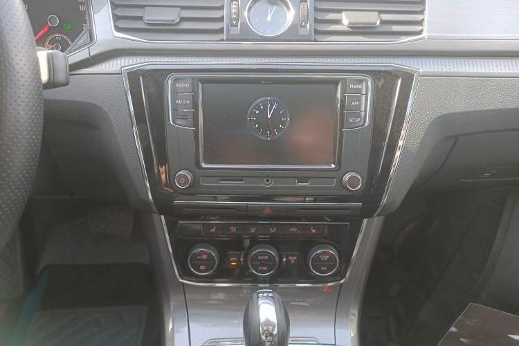 Used Volkswagen Passat 2017 330TSI DSG Luxury Edition
