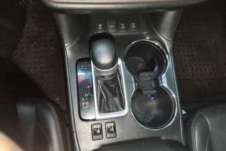 Used Toyota Highlander 2018 2.0T Four-Wheel Drive Luxury Edition 7 Seats China V Emission Standard
