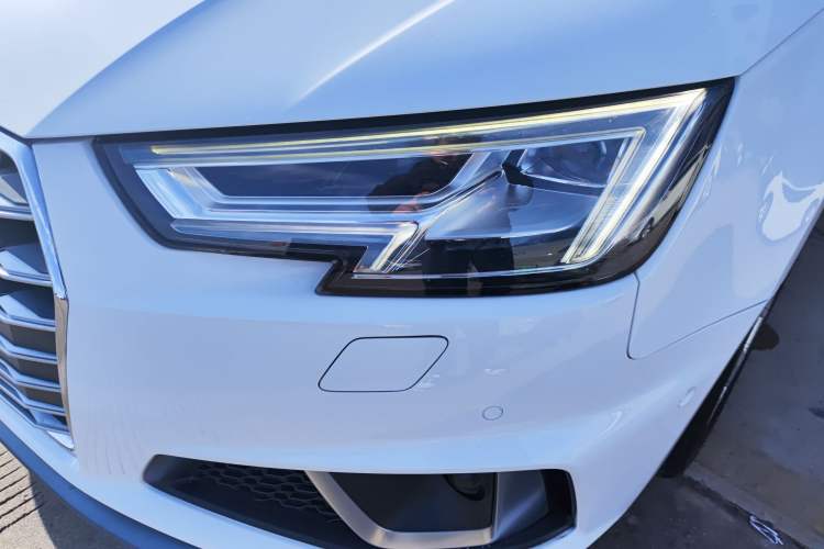 Used Audi A4L 2019 40 TFSI Fashion Edition China VI Emission Standard
