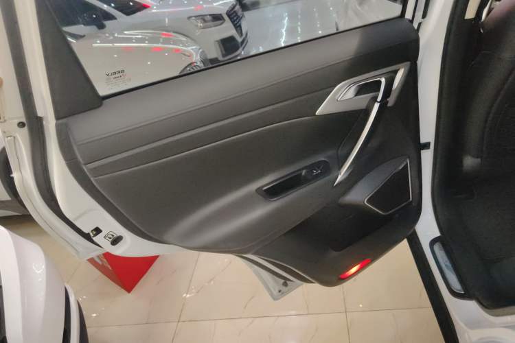 Used Geely Auto Emgrand X7 Sport 2020 1.8TD DCT Two-Wheel Drive Smart Connect 4G-Enabled Version
