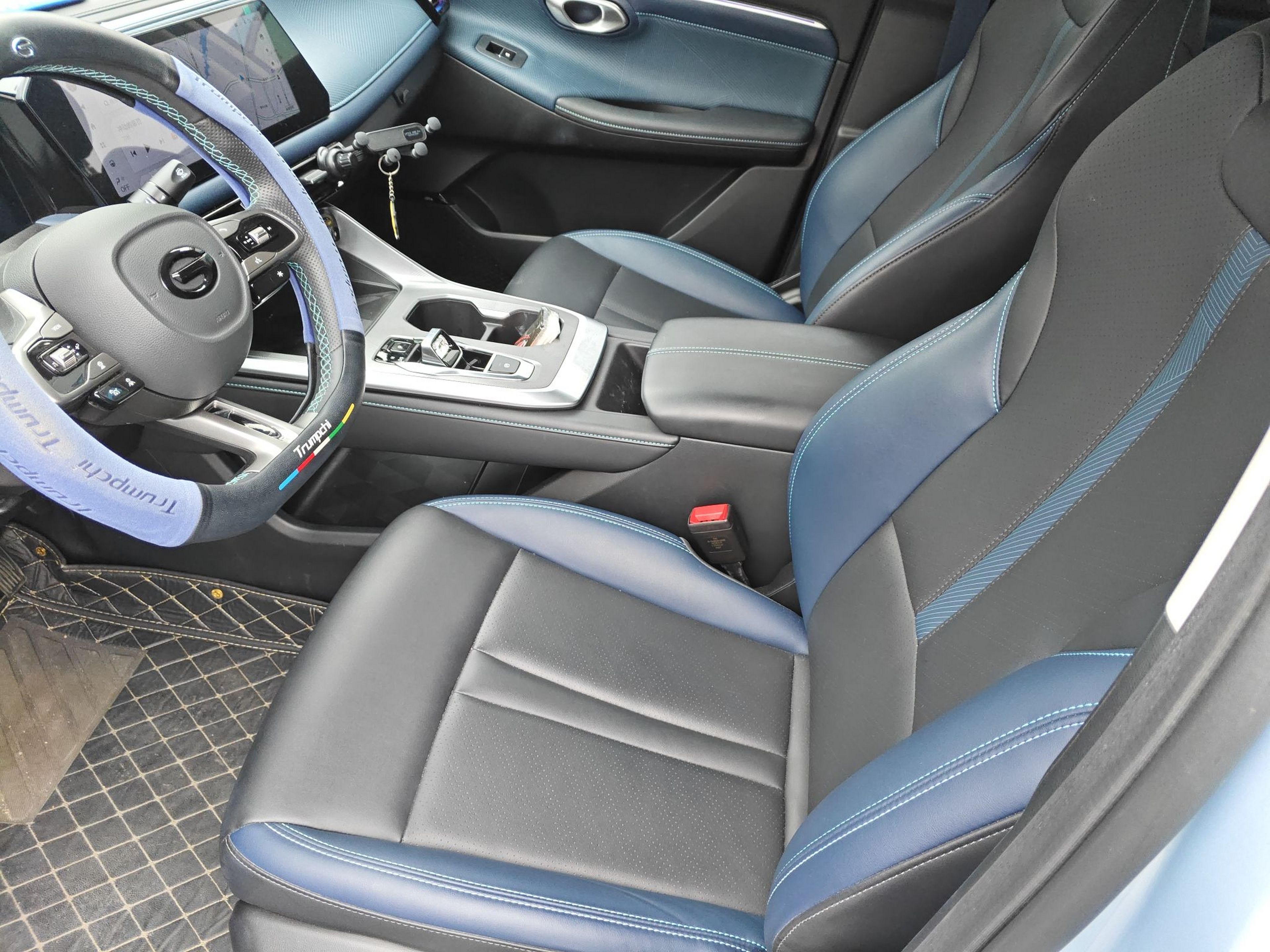 Переднее сиденье в автомобиле