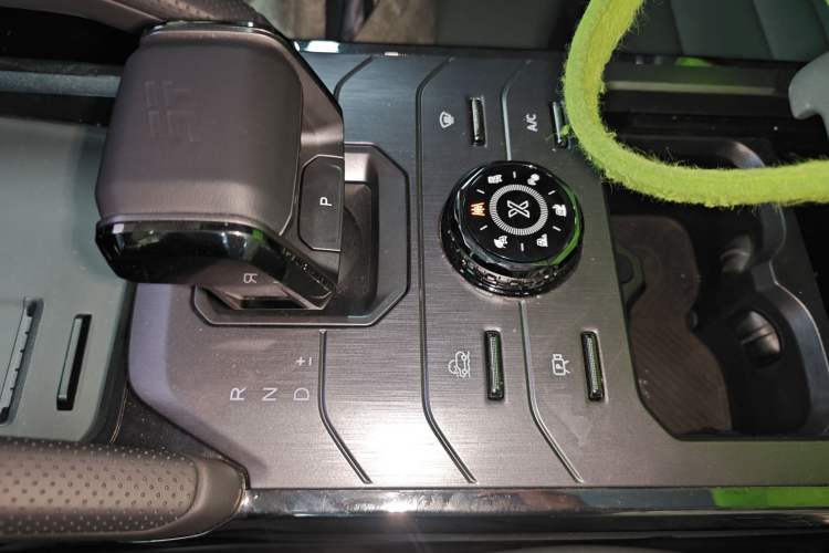 Used JETOUR Traveler 2023 2.0T All-Wheel-Drive CrossPRO
