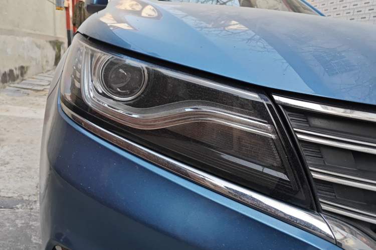 Used Roewe RX5 2016 20T Two-Wheel Drive Automatic Internet Smart Edition
