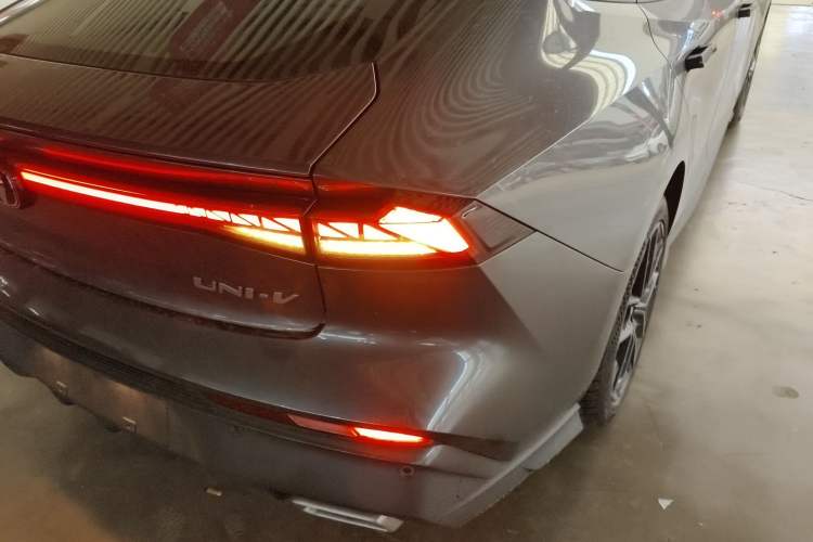 Used Changan UNI-V 2024 1.5T Prestige Edition