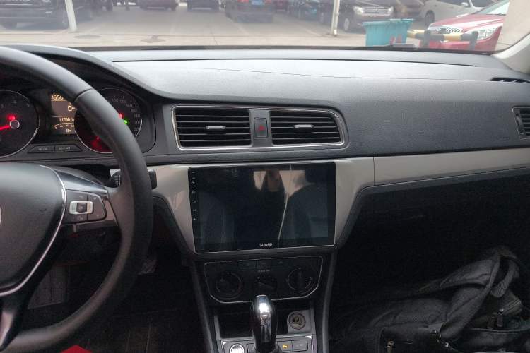 Used Volkswagen Lavida 2017 1.6L Automatic Comfort Edition
