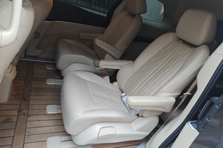 Used Buick GL8 2023 Land Executive Class Smart Enjoyment Model
