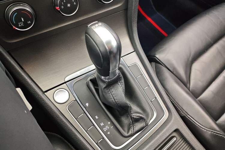 Used Volkswagen Golf 2016 230TSI Automatic Luxury Version
