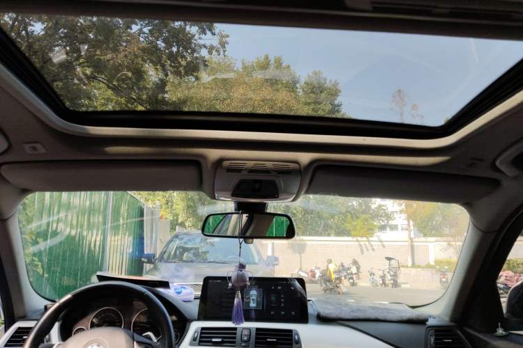 Used BMW 3 Series 2015 328Li xDrive Fashion Model
