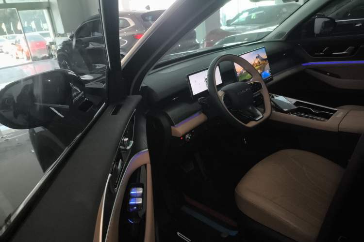 Used Chery Tiggo 8 L 2024 2.0T Two-Wheel Drive Luxury Edition 5 Seats