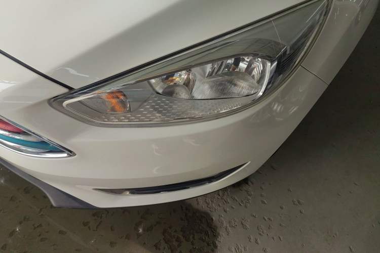 Used Ford Focus 2017 Sedan EcoBoost 125 Manual – Ultra-Style Edition with SmartDrive Features
