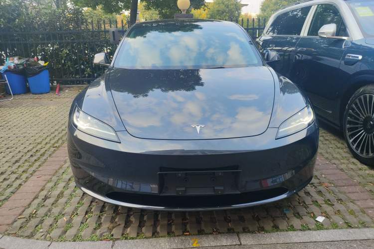Used Tesla Model 3 2023 Long-Range All-Wheel-Drive Version