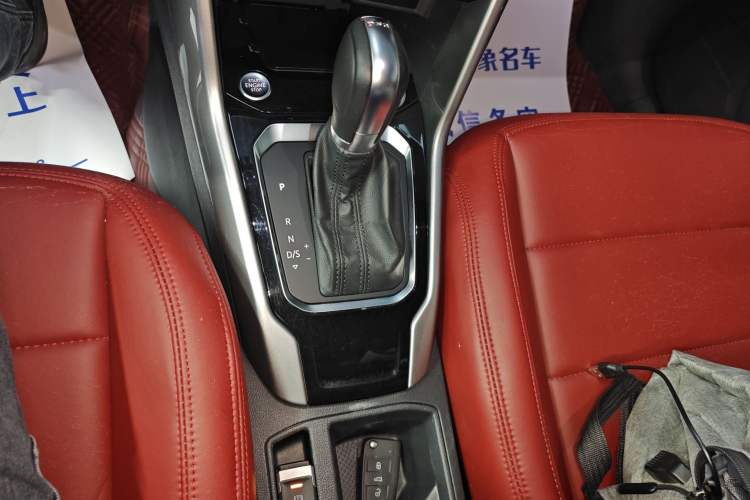 Used Volkswagen T-ROC 2019 280TSI DSG Two-Wheel Drive R-Line Pro
