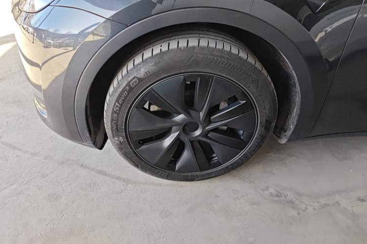 Used Tesla Model Y 2024 Long-Range All-Wheel-Drive Version
