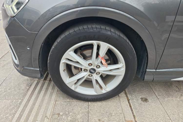 Used Audi Q3 2021 40 TFSI Fashion Dynamic Model
