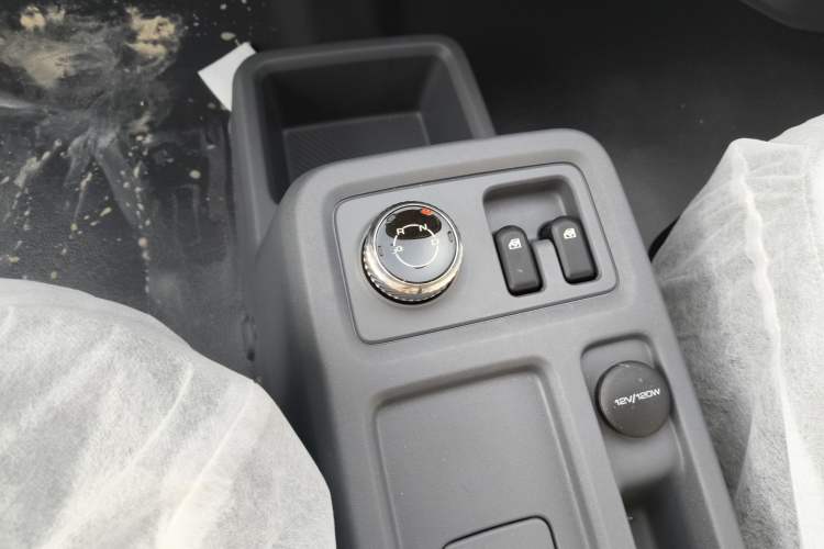 Used Wuling Yangguang 2024 300KM Comfort Version Passenger Van 75kW
