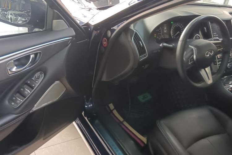 Used Infiniti Q50L 2018 2.0T Enjoyment Version China VI Standard