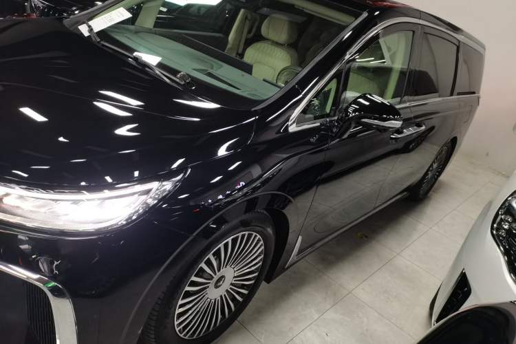 Used VOYAH Dream 2025 PHEV Four-Wheel-Drive Flagship Kunpeng Edition
