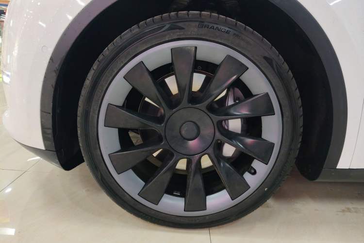 Used Tesla Model Y 2021 Long-Range All-Wheel-Drive Version 3D7