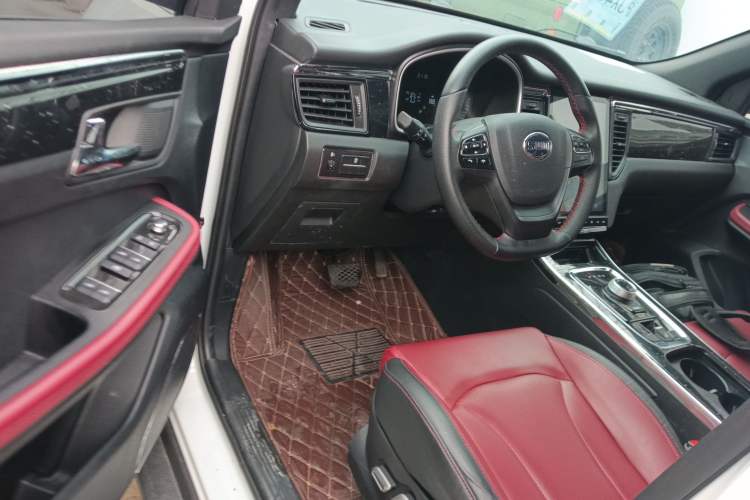 Used SWM G05 2022 PRO 1.5T DCT Luxury Model 7 Seats
